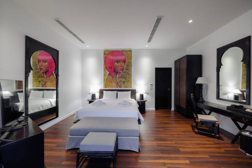"Elegantly appointed deluxe king room, showcasing sophisticated decor and premium amenities."