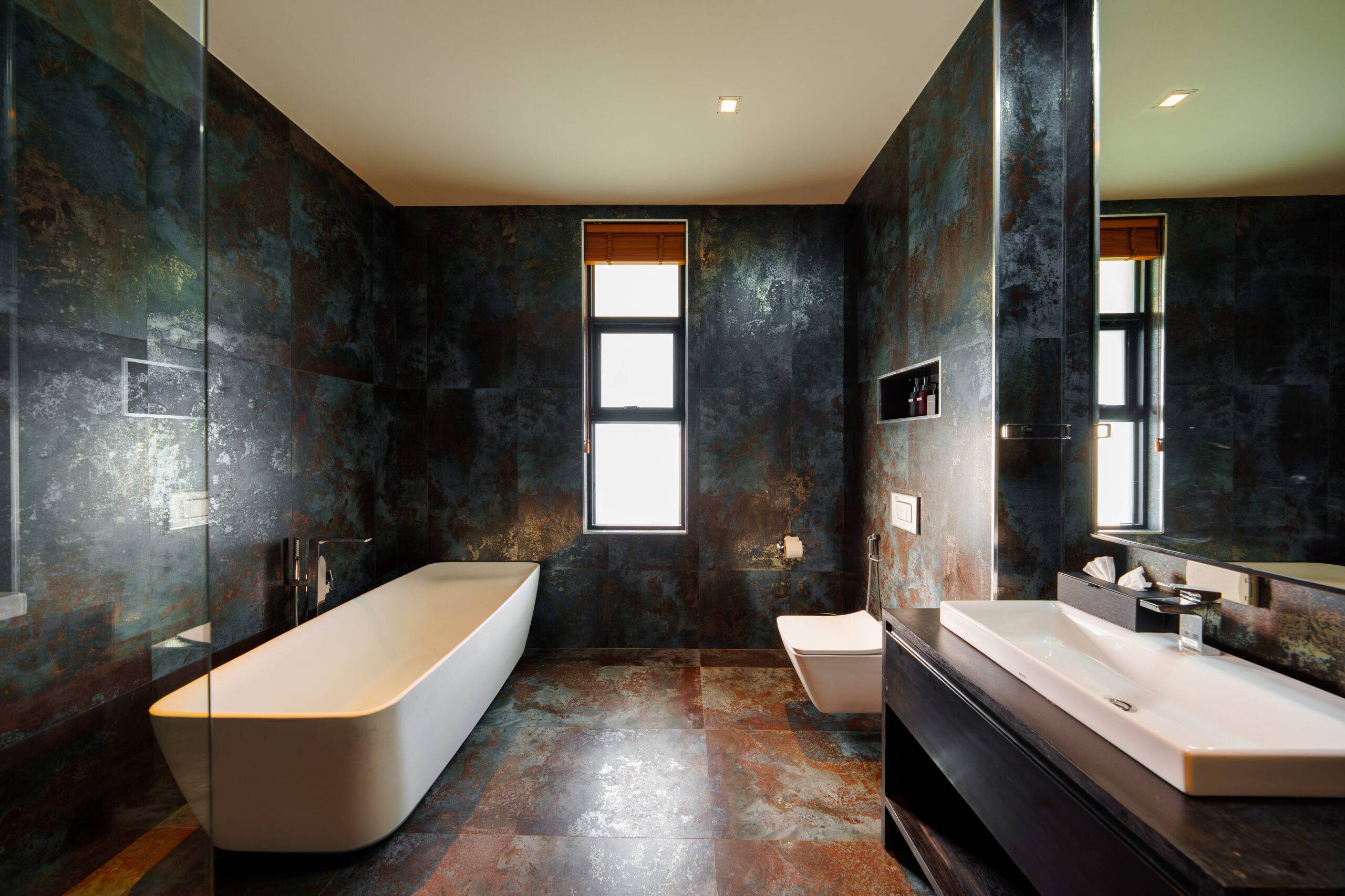 Spacious luxury Grande deluxe suite bathroom