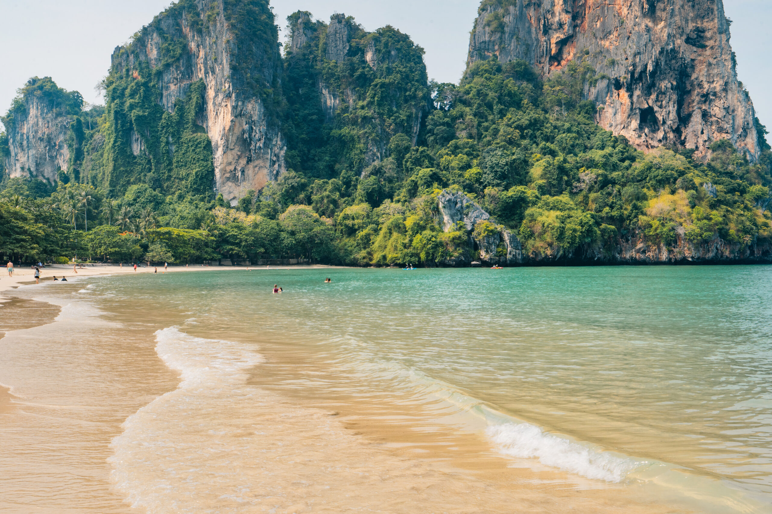 railay-beach-beach-and-rocky-mountain-scenery